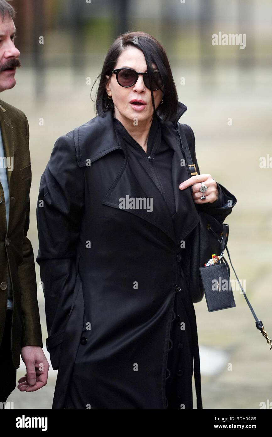 Sadie Frost trifft am Royal Courts of Justice im Zentrum von London ein, weil sieben Personen Vorwürfe wegen rechtswidriger Informationsbeschaffung gegen Associated Newspapers Limited (ANL) erhoben wurden - der Duke of Sussex, Baroness Doreen Lawrence, Sir Elton John, David Furish, Liz Hurley, Sadie Frost und Sir Simon Hughes. Bilddatum: Montag, 19. Januar 2026. Stockfoto