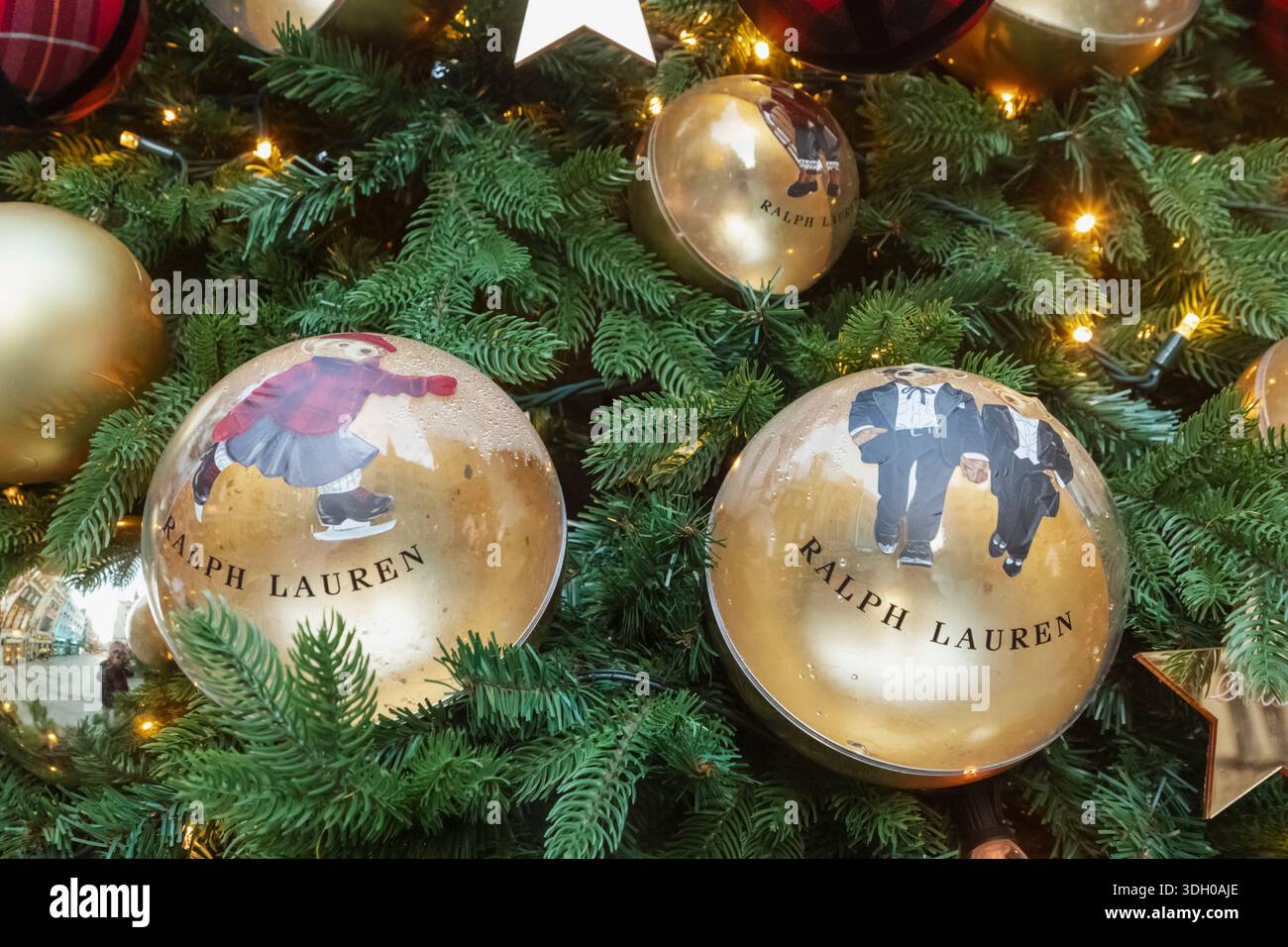 England, London, New Bond Street Mit Weihnachtsdekoration, Der Ralph Lauren Christmas Tree Stockfoto