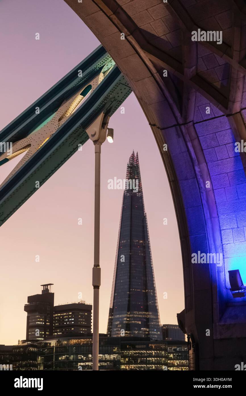 England, London, Tower Bridge und der Shard Stockfoto