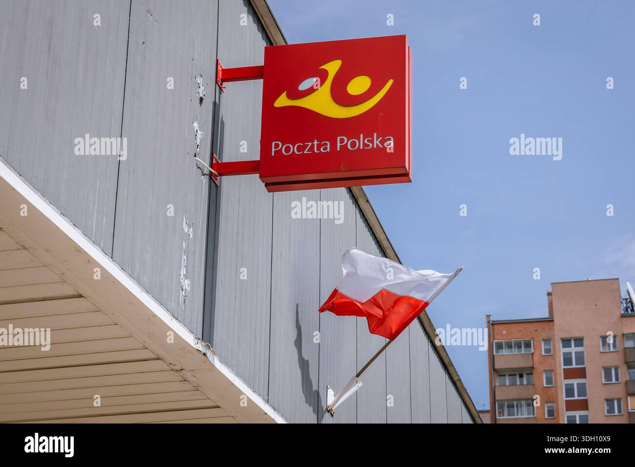Poczta Polska - Polnisches Post-Logo auf einem Büro in Warschau, Polen Stockfoto