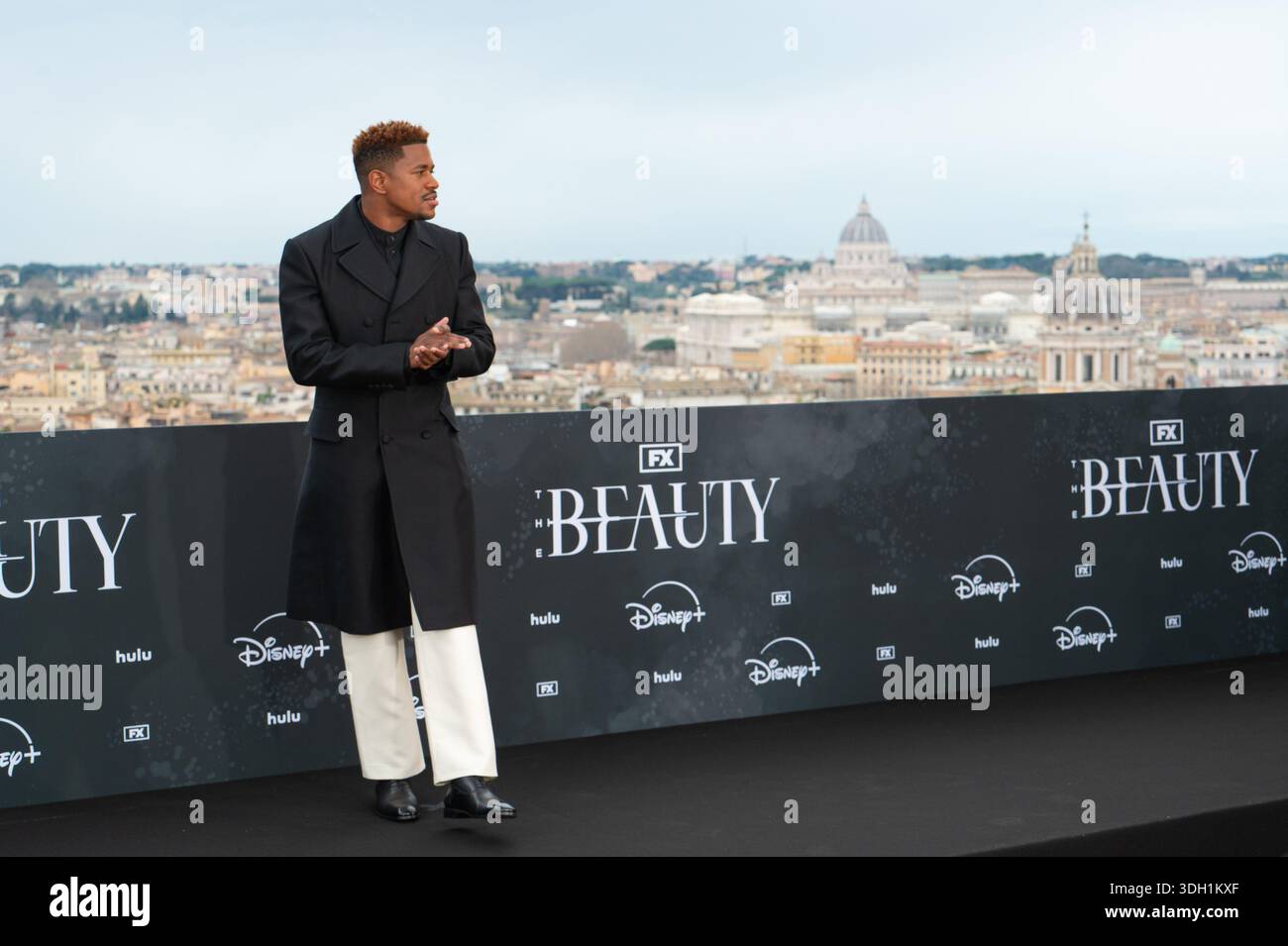 Der US-amerikanische Schauspieler und Sänger Jeremy Pope während des Fotoaufrufs der FX-Thriller-Serie The Beauty at the Hotel de la Ville. Rom (Italien), Stockfoto