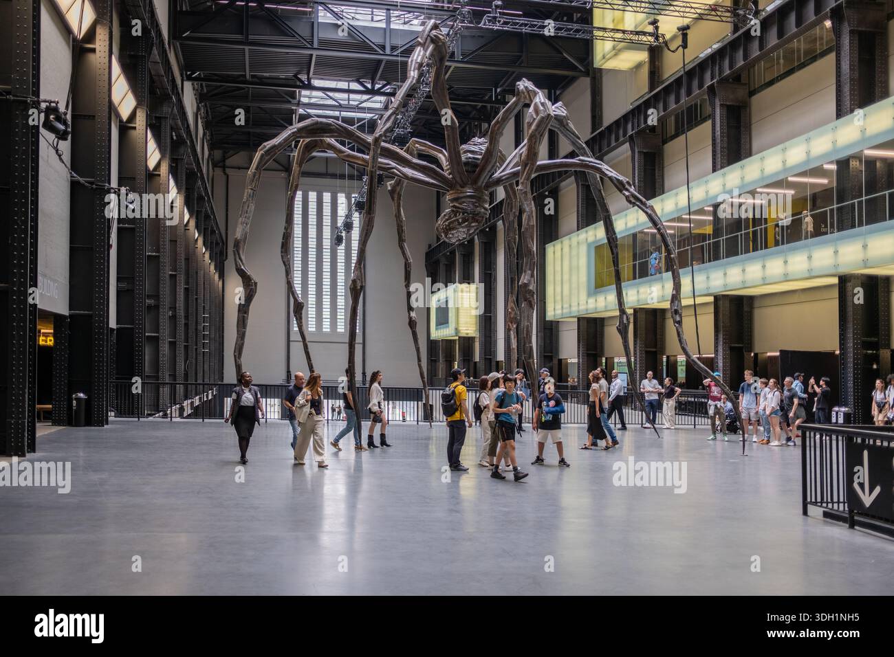 Maman Spider von Louise Bourgeois im Tate Modern Art Museum in London England Stockfoto