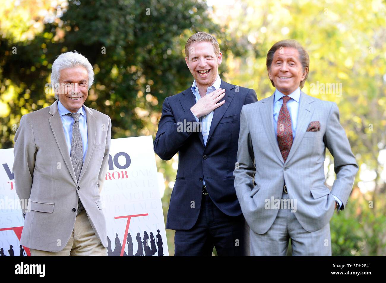 Foto Virginia Farneti / LaPresse 16-11-2009 Roma Spettacolo Foto Call del Film Valentino der letzte Kaiser Nella foto da sin.: Giancarlo Giammetti, Matt Tyrnauer, Valentino Garavani Foto Virginia Farneti/Lapresse 16-11-2009 Rom Unterhaltung Fotoruf des Films Valentino der letzte Kaiser im Foto von links: Giancarlo Giammetti, Matt Tyrnauer, Valentino Garavani Stockfoto