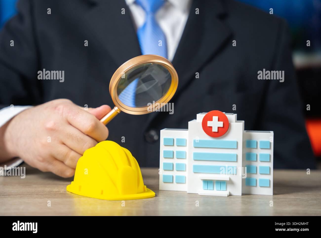 Krankenhausbau-Ubersicht. Beurteilung des Rekonstruktionspotenzials Bewertung des Zustands und der Sicherheit der Gesundheitsinfrastruktur. Modernisierungsplan Stockfoto