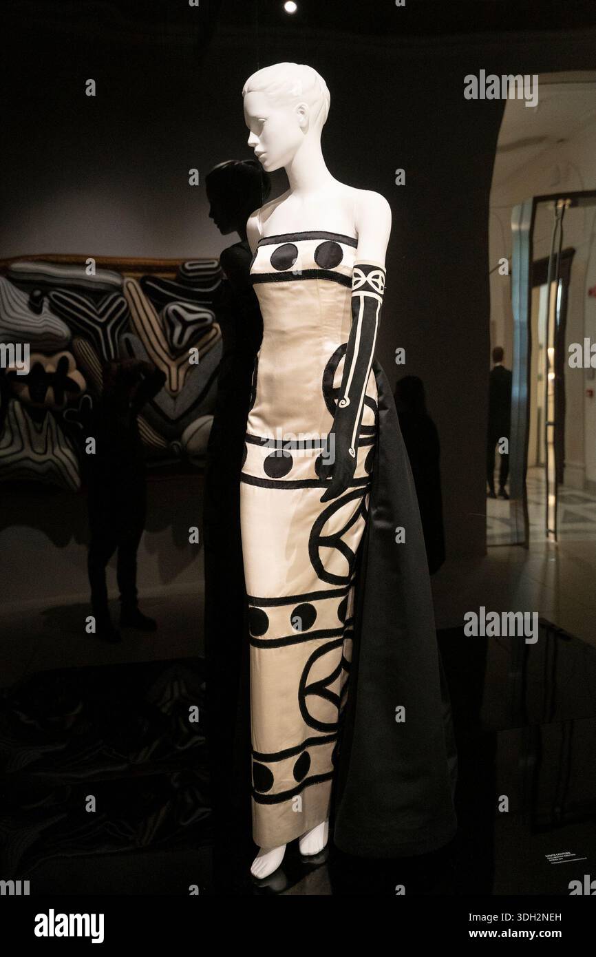 Frascati, Rom, Italien. Januar 2026. Valentino Garavanis letzte Ausstellung eröffnete am Tag vor seinem Tod.Valentino Garavani und Giancarlo Giammetti Stiftung - Joana Vasconcelos - PM23 Ausstellungsfläche - 18. Januar 2026 (Credit Image: © Stefano D'Offizi/ZUMA Press Wire) NUR REDAKTIONELLE VERWENDUNG! Nicht für kommerzielle ZWECKE! Stockfoto