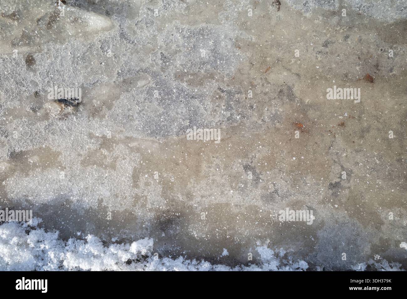 Gefrorene Pfütze zur Verwendung im Hintergrund Stockfoto