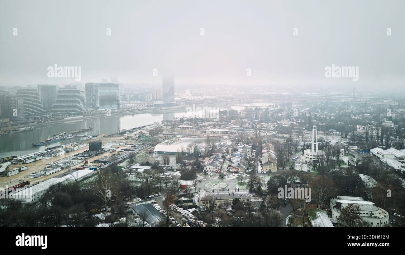 Belgrad aus der Vogelperspektive mit Blick auf den Fluss Save, Belgrad Uferpromenade und Old Fairground Stockfoto