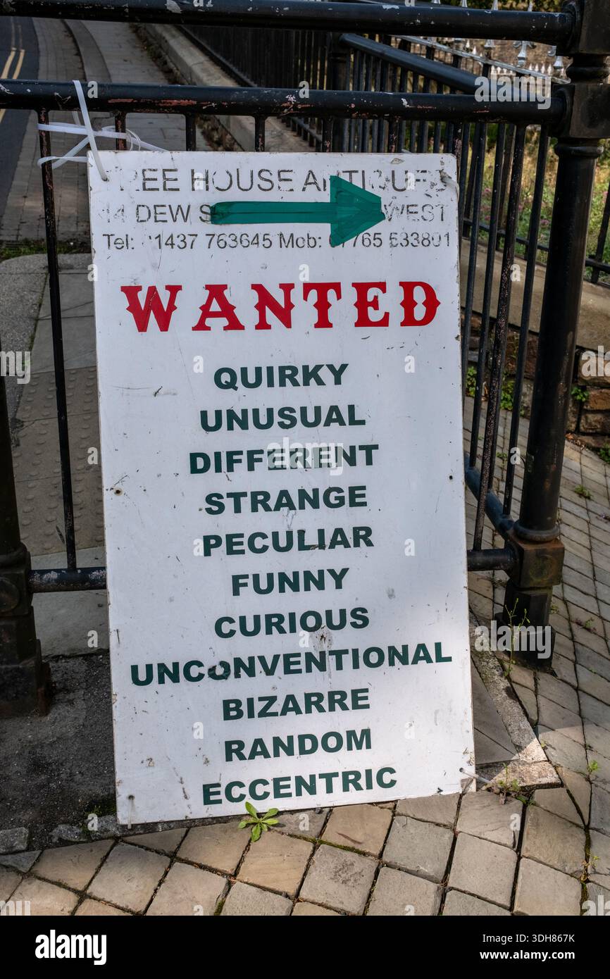 Ich wollte ein Schild vor Tree House Antiques in Haverfordwest in Pembrokeshire West Wales Stockfoto