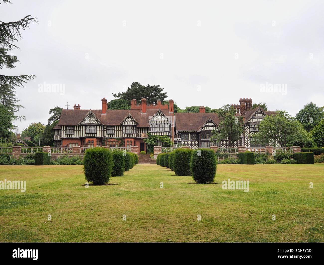 Wightwick Manor and Gardens, ein Gebäude des National Trust in Wolverhampton - Juli 2022 Stockfoto