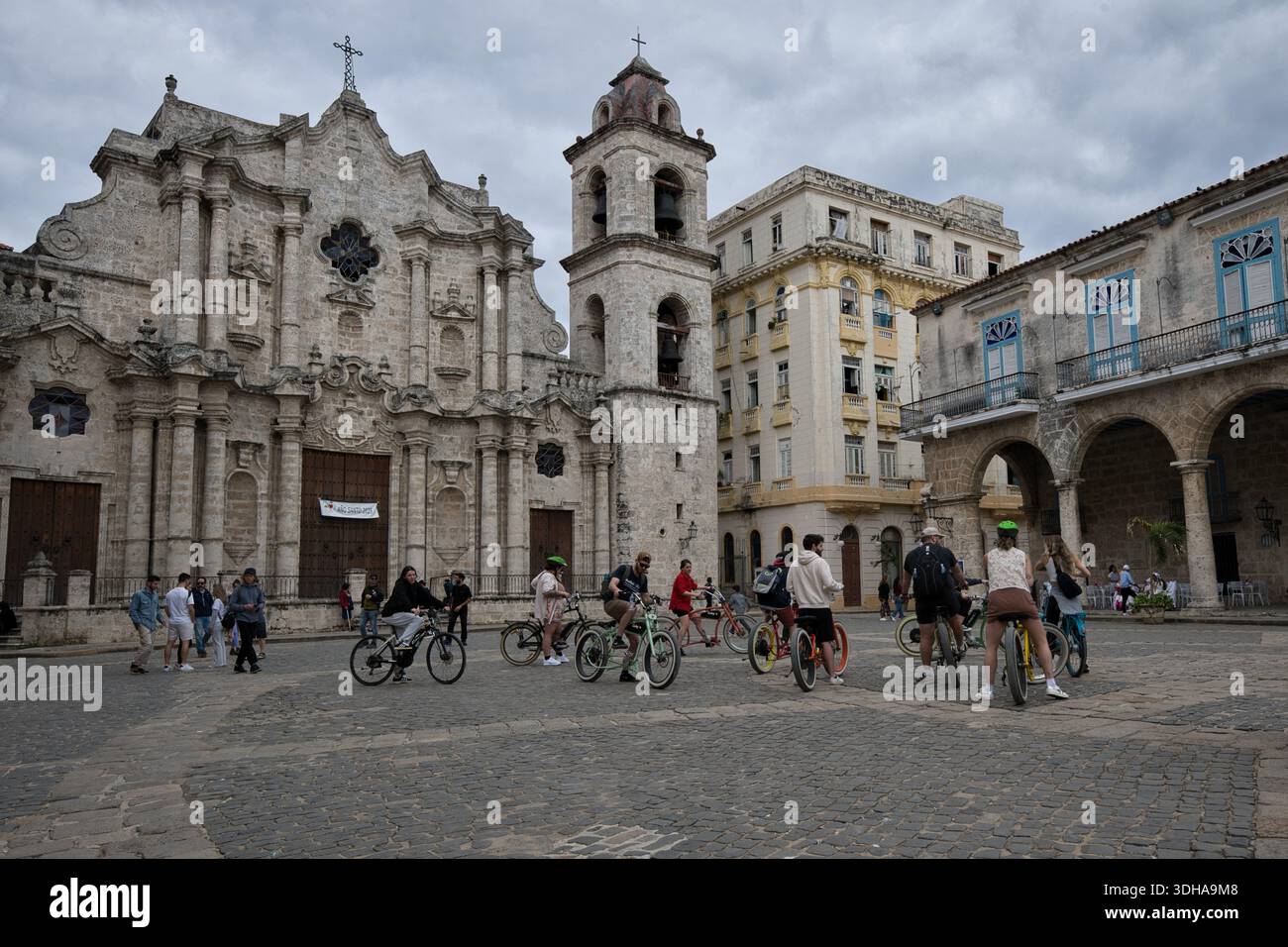 Das tägliche Leben auf der Plaza de la Catedral, Havanna Stockfoto