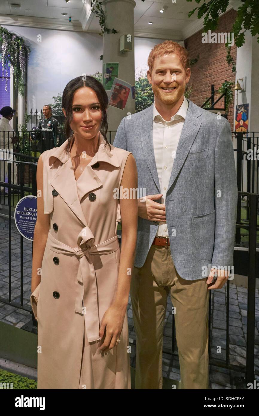 Vereinigtes Königreich, London, Marylebone, Madame Tussauds Wachsmuseum, britische Königsfamilie, Prinz Harry, Herzog von Sussex, und Meghan Markle, die amerikanische Schauspielerin, die Herzogin von Sussex wurde Stockfoto