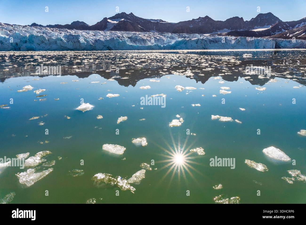 Norwegen, Svalbard-Archipel, Spitzbergen, Grönland, Krossfjord, Cross Bay, Gletscher Vom 14. Juli (Fjortende Julibreen) Stockfoto