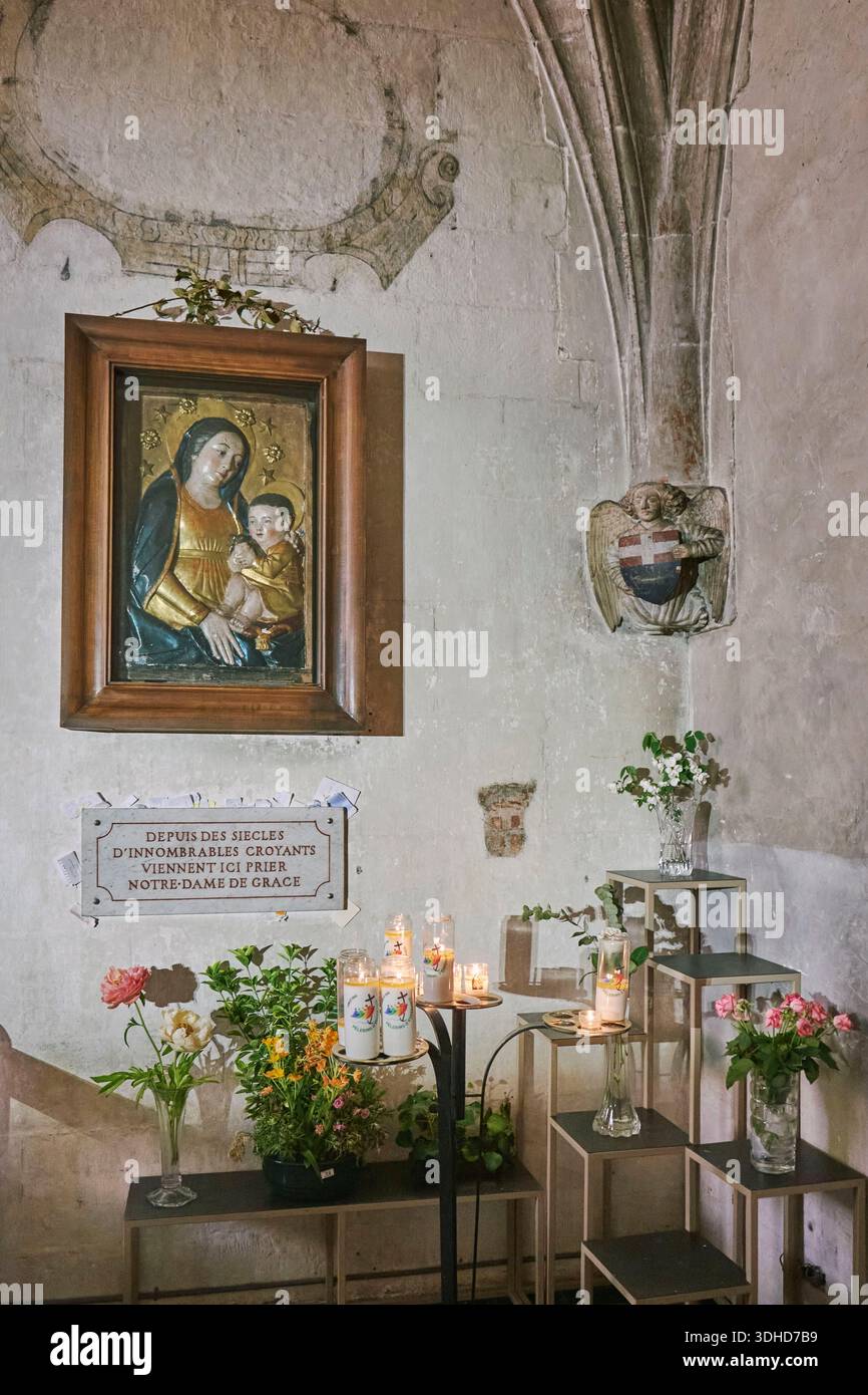Frankreich, Haute Savoie, Evian les Bains, die Kirche unserer Lieben Frau von der Himmelfahrt, die Kapelle des Rosenkranzes, erbaut im 16. Jahrhundert, beherbergt das Gemälde unserer Lieben Frau von der Gnade von Orbe, das 1439 von der seligen Louise von Savoyen an die armen Clares dieser Stadt geschenkt wurde. Dieses Gemälde, das während der Französischen Revolution verborgen war, die 1793 die Klarsicher verjagt hatte, wurde 1829 in die Kirche Evian zurückgegeben Stockfoto