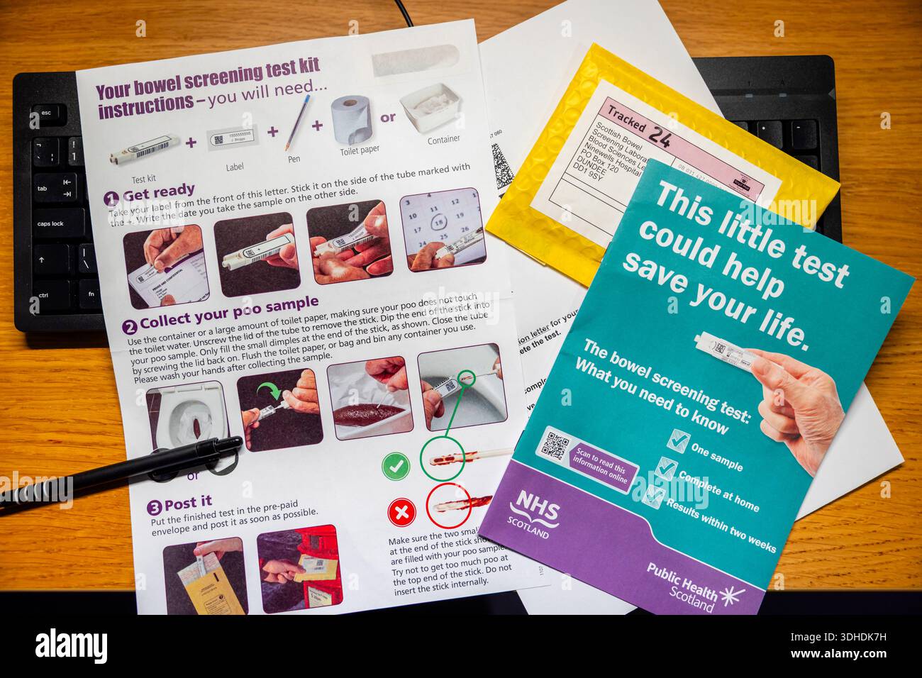 UK -Schottland - Gebrauchsanweisung des Darmscreening-Testkits Stockfoto