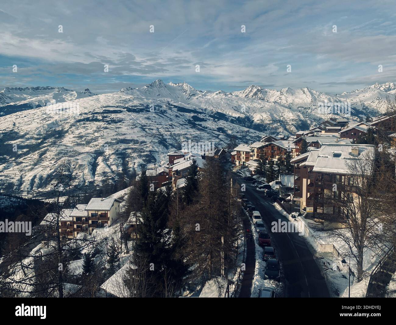 Erhöhte Luftaufnahme von Plan Peisey vom Vanoise Express, Les Arcs die Alpen, Frankreich Europa. - Smartphone-aufgenommenes Stockfoto