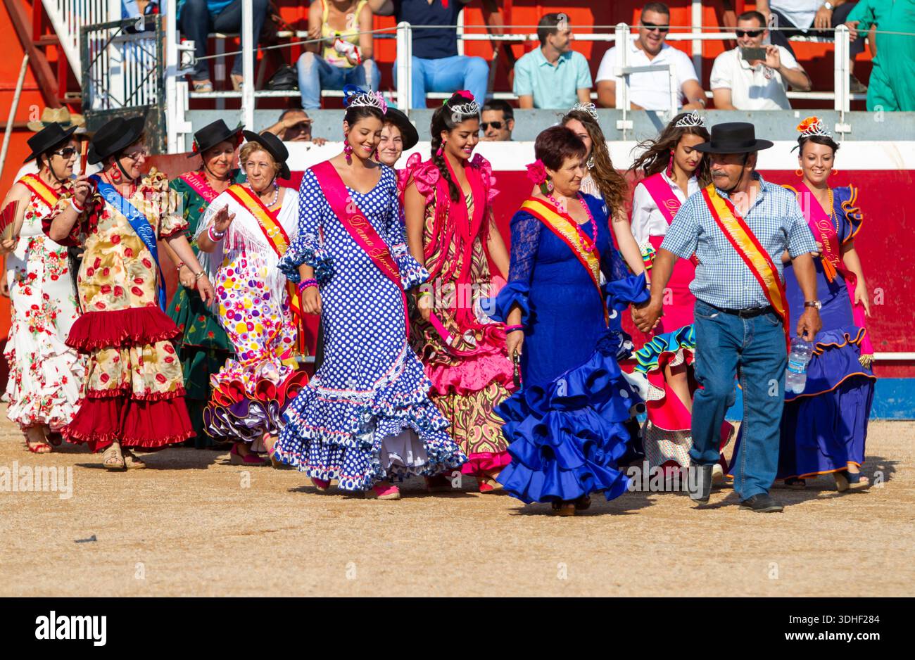 Stierkampfveranstaltung in Spanien, 15. Juni 2014. Die Bewohner der Stadt La Aljorra parade bei der Präsentation des Stierkampfes. Stockfoto