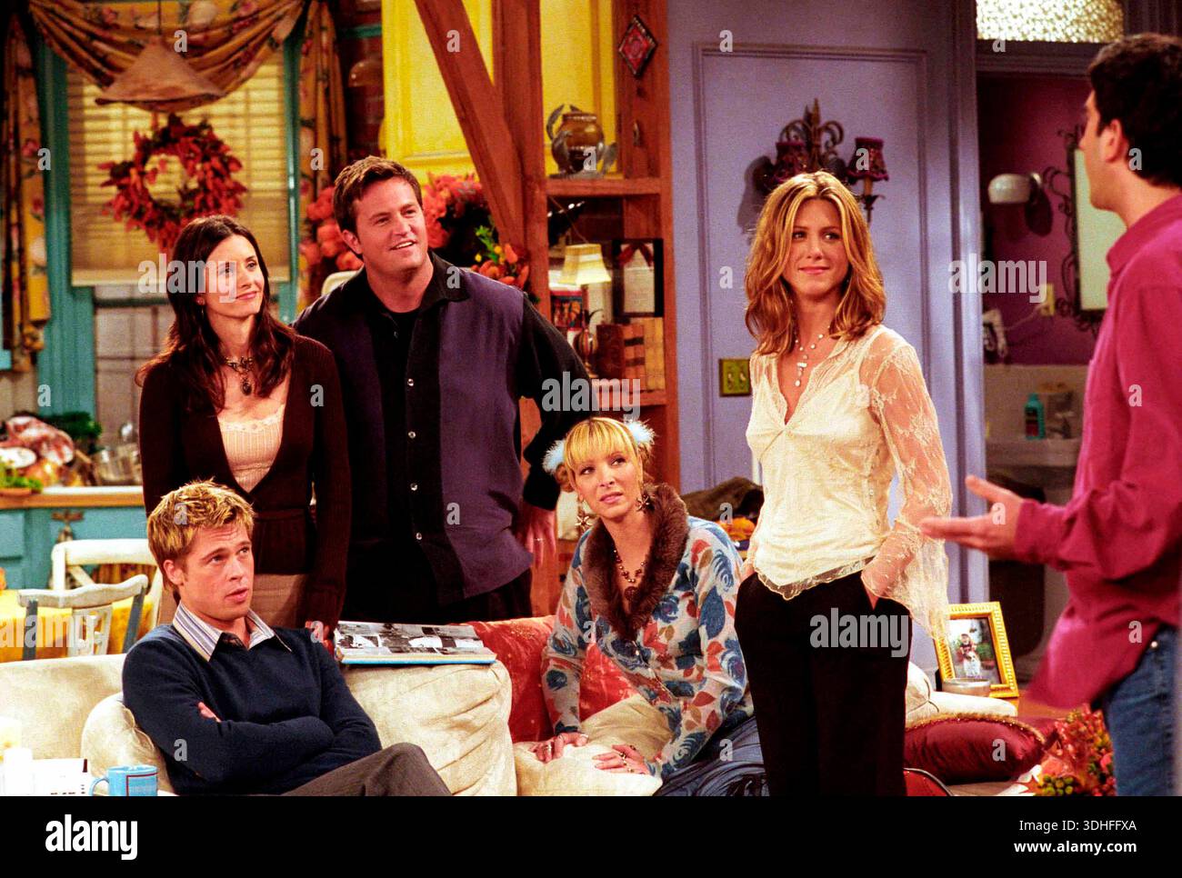 BRAD PITT, COURTENEY COX, MATTHEW PERRY, LISA KUDROW, JENNIFER ANISTON & DAVID SCHWIMMERin befreundet „The One with the Rumor“ Filmstill – redaktionelle Verwendung Stockfoto