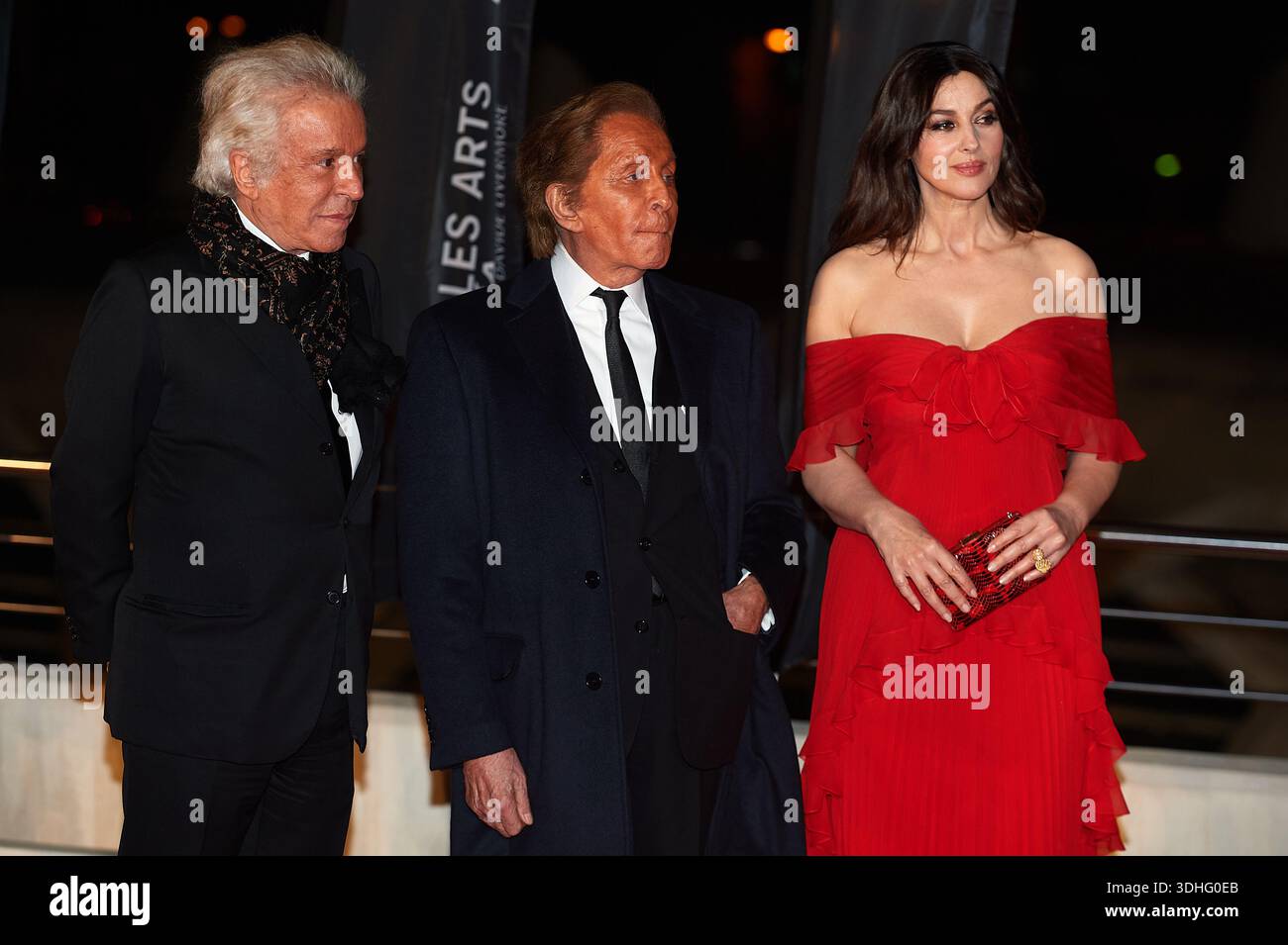 VALENCIA, SPANIEN – 09. FEBRUAR: Giancarlo Giammetti, Monica Bellucci und Valentino Garavani nehmen an der „La Traviata“-Premiere im Palau de Les Arts rein Teil Stockfoto