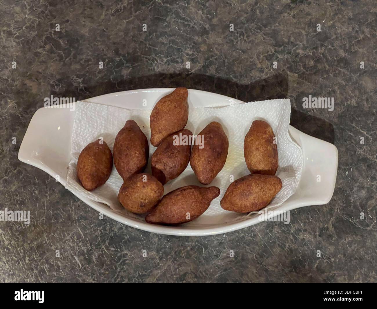 Ein arabisches Kibbeh-Gericht (Kubba). Stockfoto