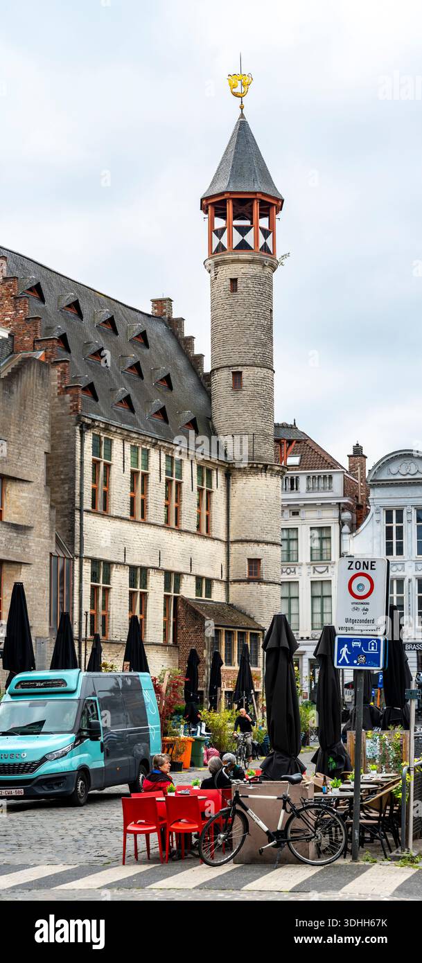 Der Toreken ist ein Gildenhaus der Tanners aus dem 15. Jahrhundert in der Nähe des Rommelmarktes, einem Floh- und Antiquitätenmarkt in Gent, Ostflandern, Belgien Stockfoto