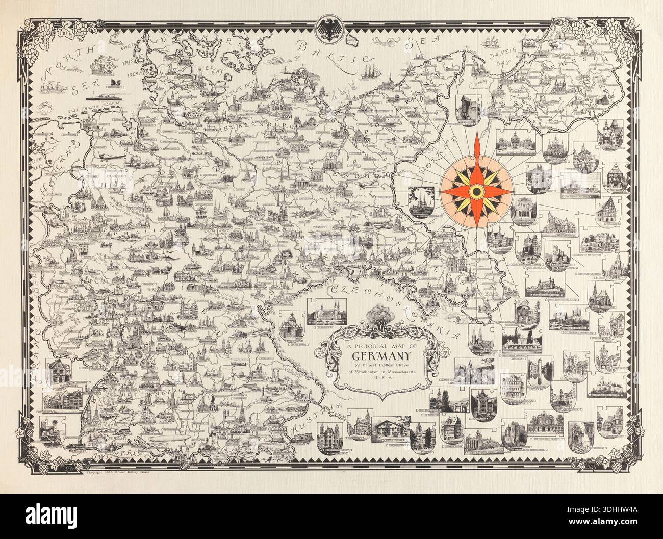 Eine Bildkarte von Deutschland von Ernest Dudley Chase – diese Bildkarte von Deutschland aus dem Jahr 1935 ist mit zahlreichen Illustrationen geschmückt, die verschiedene Städte und Wahrzeichen im ganzen Land zeigen. Die komplizierte Grenze und die zentrale Kompassrose tragen zu ihrer dekorativen Attraktivität bei und bieten eine charmante künstlerische Darstellung der Nation vor dem Zweiten Weltkrieg Stockfoto