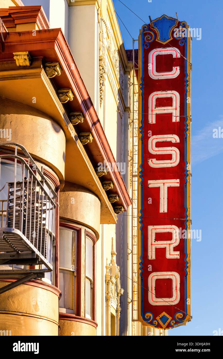 Das Castro befindet sich in der Castro Street in San Francisco, CA. Das Theater wurde 1922 erbaut und ist eines der wenigen verbleibenden Kinos, die noch in Betrieb sind Stockfoto
