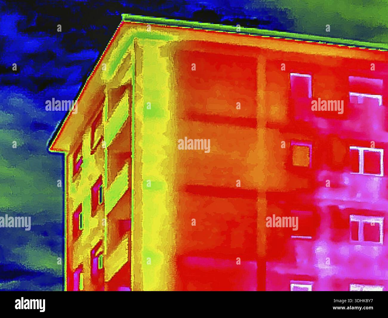 Wärmebild oder Thermografie, symbolisches Foto, interpoliert. Das Foto zeigt Bereiche mit Wärmeverlusten in einem Gebäude. Stuttgart, Baden-Württemberg, Deutschland Stockfoto