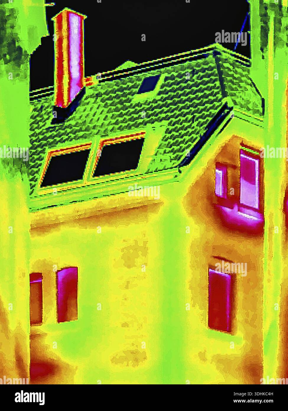 Wärmebild oder Thermografie, symbolisches Foto, interpoliert. Das Foto zeigt Bereiche mit Wärmeverlusten in einem Gebäude. Stuttgart, Baden-Württemberg, Deutschland Stockfoto