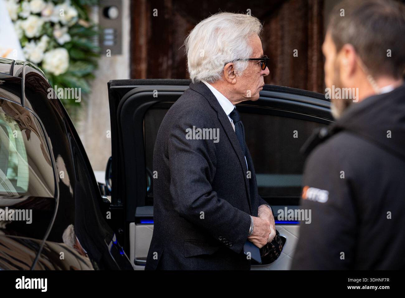 Rom, Italien. Januar 2026. Giancarlo Giammetti ist außerhalb des Messegeländes PM23 zu sehen, wo Valentino Garavani, der am 20. Januar 2026 starb, vor der Beerdigung im Staat liegt. Quelle: SOPA Images Limited/Alamy Live News Stockfoto