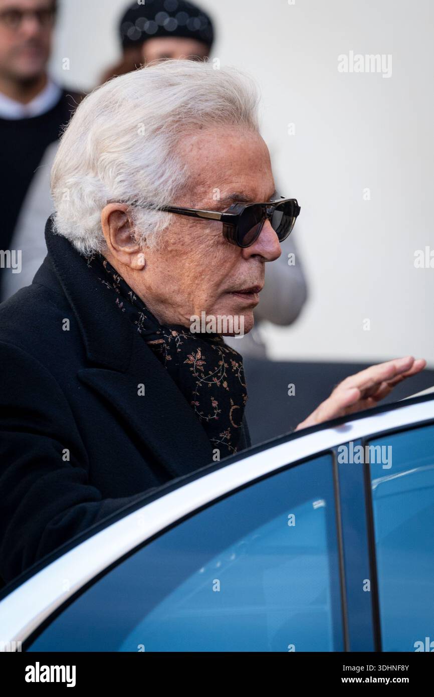 Rom, Italien. Januar 2026. Giancarlo Giammetti ist außerhalb des Messegeländes PM23 zu sehen, wo Valentino Garavani, der am 20. Januar 2026 starb, vor der Beerdigung im Staat liegt. Quelle: SOPA Images Limited/Alamy Live News Stockfoto