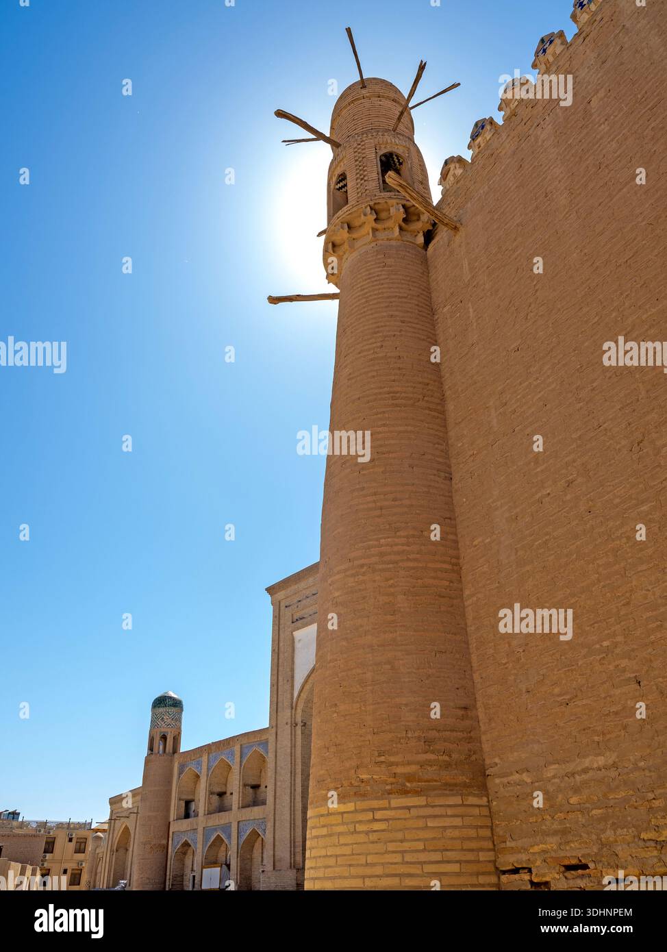 Eckturm an der Mauer des Toshhovli-Palastes (Tach Khaouli-Palast), Chiwa Stockfoto