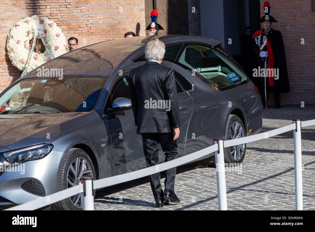 Roma, Italien. Januar 2026. Giancarlo Giammetti in occasione dei funerali dello stilista Valentino Garavani celebrati nella Basilica di Santa Maria degli Angeli e dei Martiri a Roma Venerdì 23 Gennaio 2026 (Foto Mauro Scrobogna/LaPresse) Giancarlo Giammetti anlässlich der Beerdigung des Designers Valentino Garavani in der Basilika Santa Maria degli Angeli e dei Martiri am Freitag, 23. Januar 2026 in Rom. (Foto: Mauro Scrobogna/LaPresse) Credit: LaPresse/Alamy Live News Stockfoto