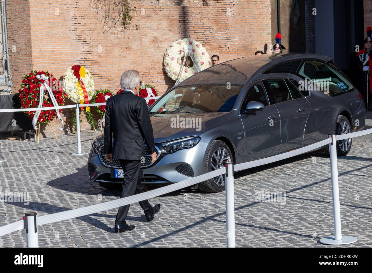 Roma, Italien. Januar 2026. Giancarlo Giammetti in occasione dei funerali dello stilista Valentino Garavani celebrati nella Basilica di Santa Maria degli Angeli e dei Martiri a Roma Venerdì 23 Gennaio 2026 (Foto Mauro Scrobogna/LaPresse) Giancarlo Giammett anlässlich der Beerdigung des Designers Valentino Garavani in der Basilika Santa Maria degli Angeli e dei Martiri am Freitag, 23. Januar 2026 in Rom. (Foto: Mauro Scrobogna/LaPresse) Credit: LaPresse/Alamy Live News Stockfoto