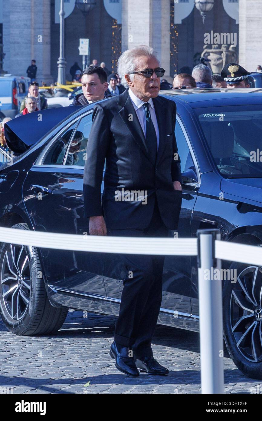 Nachrichten - Funerali di Valentino Garavani Giancarlo Giammetti kommt bei Valentino Garavani Beerdigung am 23. Januar 2026 in der Basilica S. Maria degli Angeli e dei Martiri, Rom, Italien Rom Basilica Santa Maria degli Angeli e dei Martiri Italien Copyright: XEmanuelaxVertollix/xLiveMediax LPN 2255320 Stockfoto