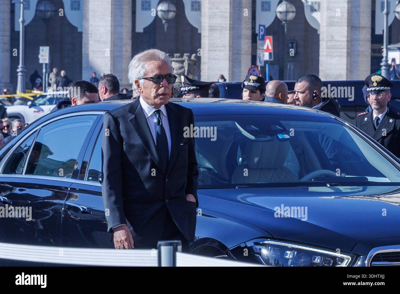 Nachrichten - Funerali di Valentino Garavani Giancarlo Giammetti kommt bei Valentino Garavani Beerdigung am 23. Januar 2026 in der Basilica S. Maria degli Angeli e dei Martiri, Rom, Italien Rom Basilica Santa Maria degli Angeli e dei Martiri Italien Copyright: XEmanuelaxVertollix/xLiveMediax LPN 2255321 Stockfoto