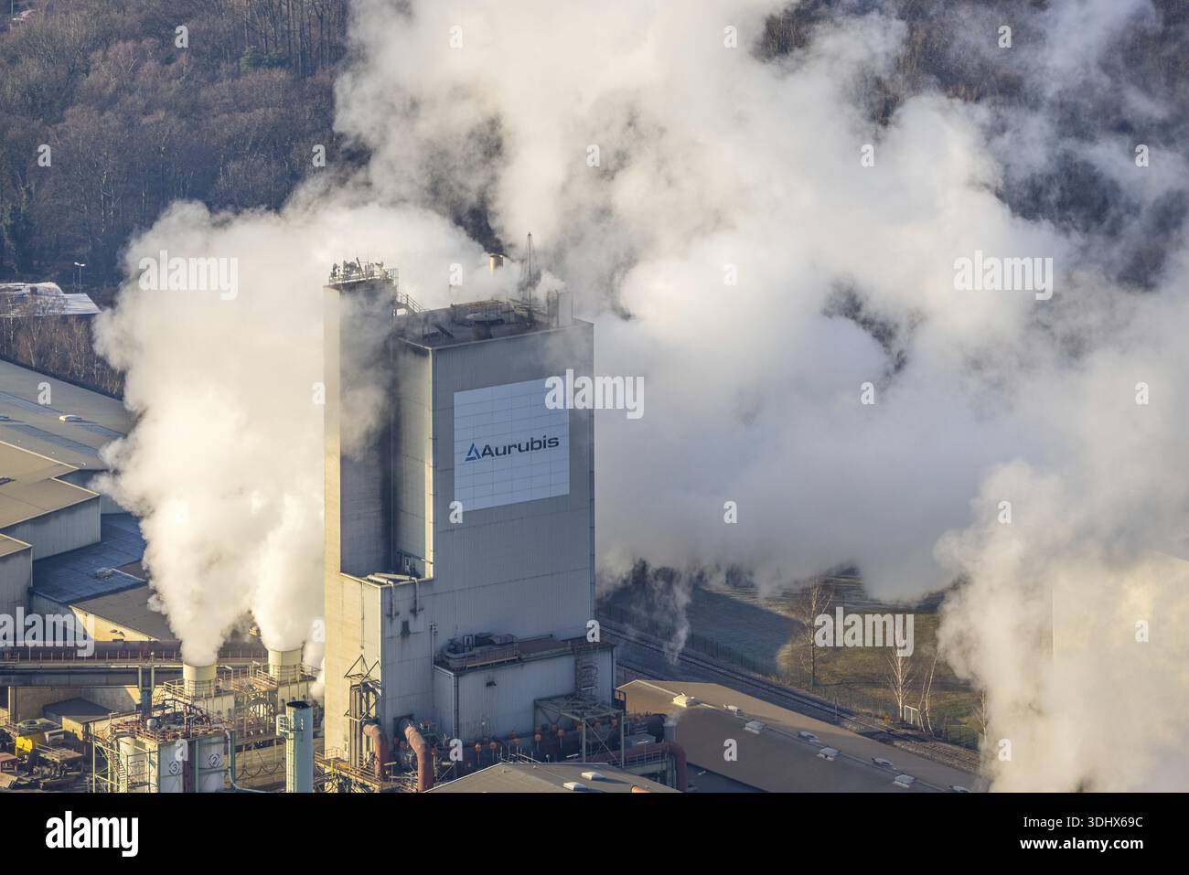 Luftaufnahme, Aurubis AG Recyclingkupferhersteller und Kupferrecycler, Rauchwolke, Gahmen, Luenen, Ruhrgebiet, Nordrhein-Westfalen, Deutschland, DE, St Stockfoto