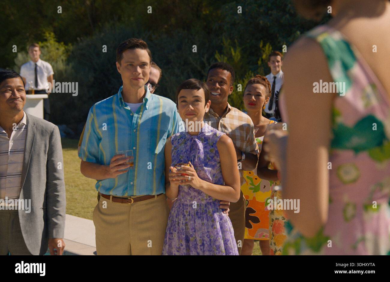 Don't Most Darling (2022) DOUGLAS SMITH als BILL SYDNEY CHANDLER als Violet *Filmstill - nur redaktionelle Verwendung* siehe spezielle Anweisungen. CAP/SFS-Bild s Stockfoto