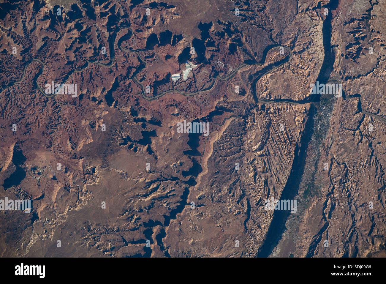 Moab, Utah, und der Colorado River wurden 262 Meilen über der Erde von der Expedition 68 eingefangen. Zeigt regionale Geographie und Flusssystem aus der Umlaufbahn. Ein Foto von der Internationalen Raumstation am 11. Oktober 2022. Eine optimierte Version eines Originalbildes der NASA: NASA/KLindgren Stockfoto