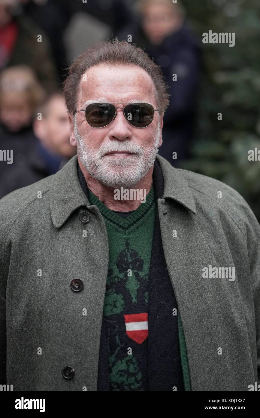 KITZBÜHEL, OESTERREICH 24. JAENNER: Das Bild zeigt den Hollywood-Schauspieler Arnold Schwarzenegger waehrend der VIP-Gaeste beim FIS Alpinen Skiweltcup Herren-Abfahrt in Kitzbühel am 24. Januar 2026 in Kitzbühel, OESTERREICH, TIROL. KITZBÜHEL, ÖSTERREICH - 24. JANUAR: Bild zeigt Hollywood-Schauspieler Arnold Schwarzenegger während der VIP-Gäste während der FIS Alpine Ski World Cup Herren Abfahrt in KITZBÜHEL am 24. Januar 2026 in KITZBÜHEL, ÖSTERREICH, TIROL. Copyright: XIBEX.agencyx xKlausxPressbergerx Stockfoto