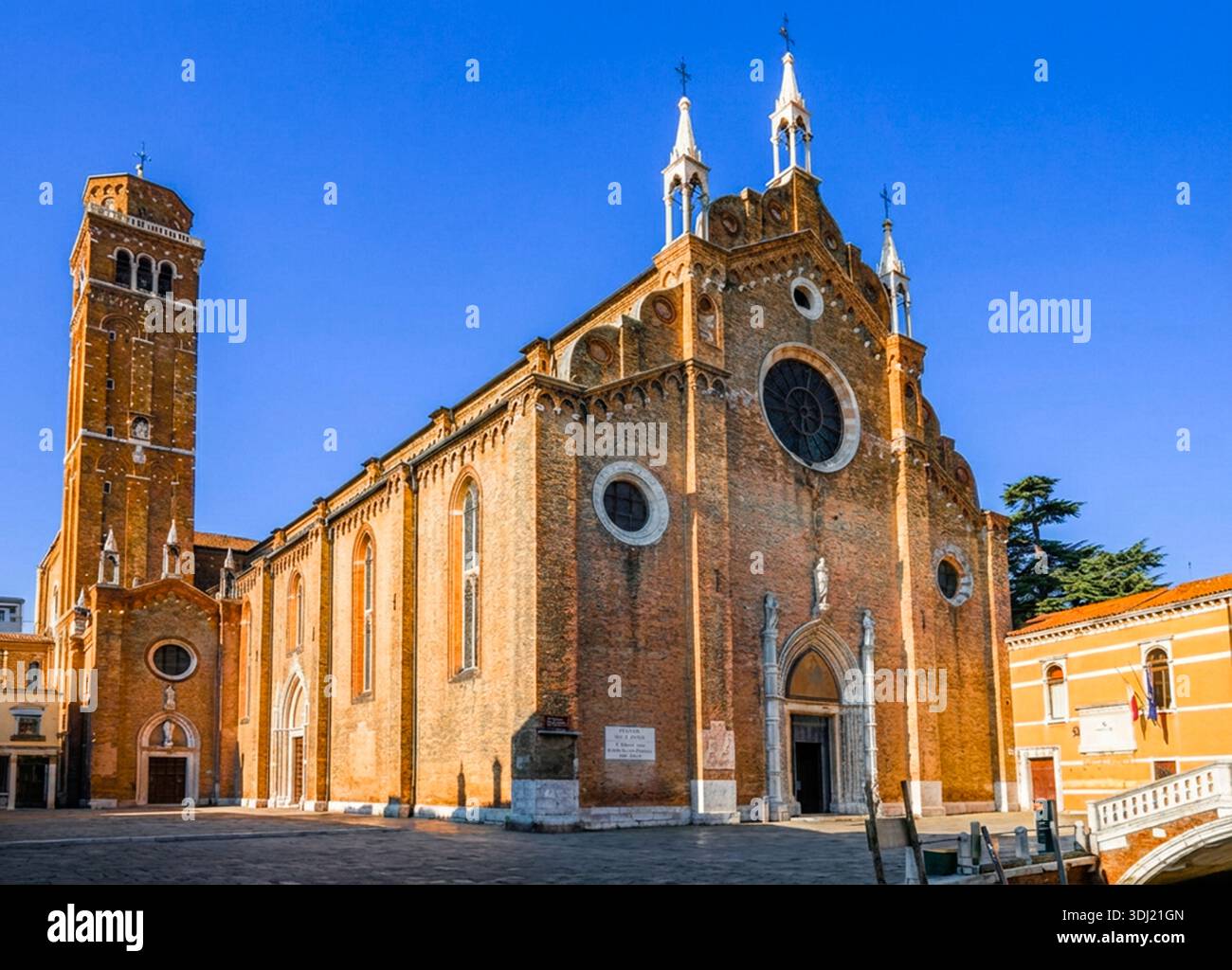 Santa Maria dei Frari gotische Kirche im Inneren, Rippengewölbe und Chorgestühle, Venedig San Polo, Italien. Stockfoto