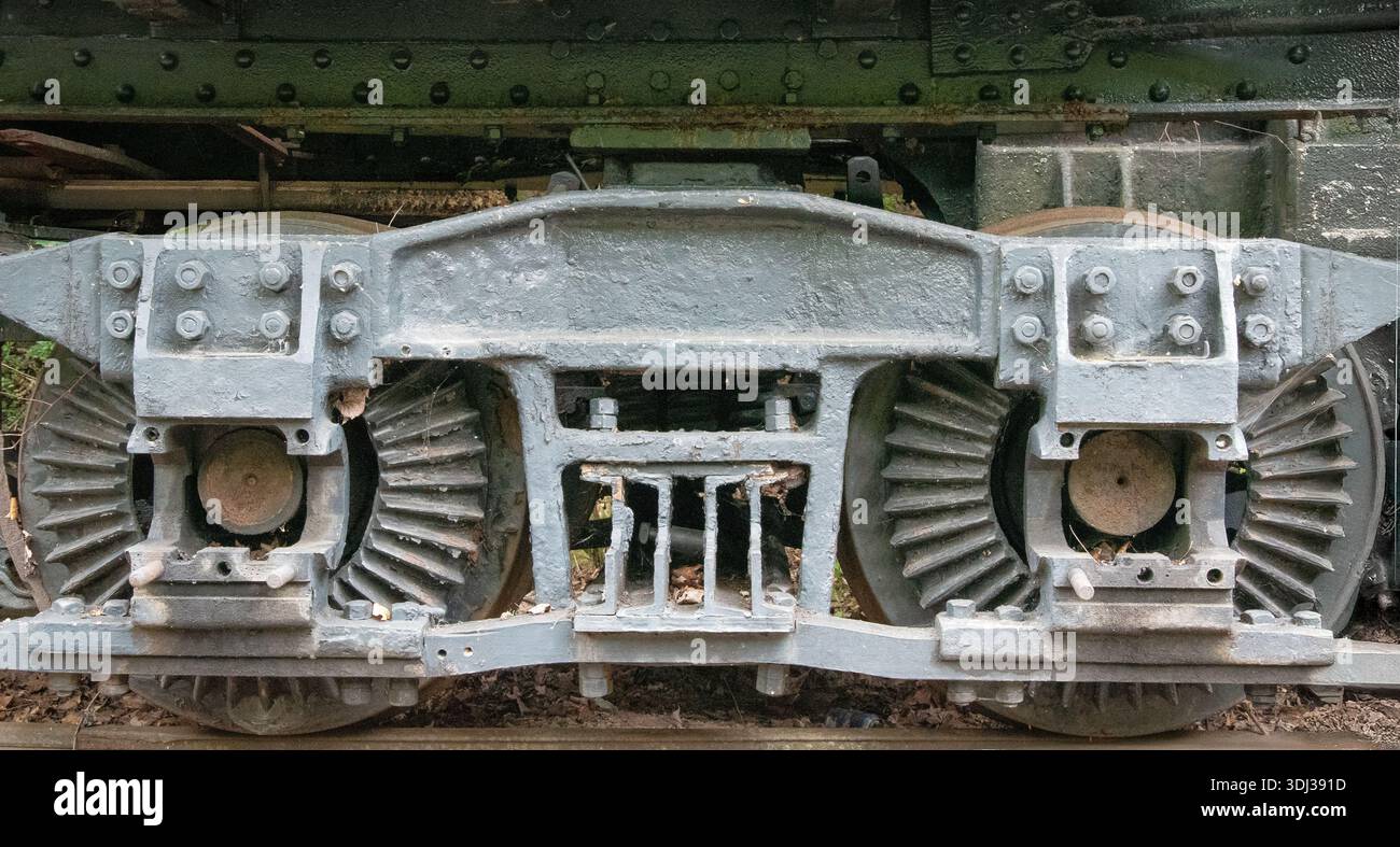 Räder einer Oldtimer-Lokomotive auf dem Anschlussgleis in Cass, West Virginia Stockfoto