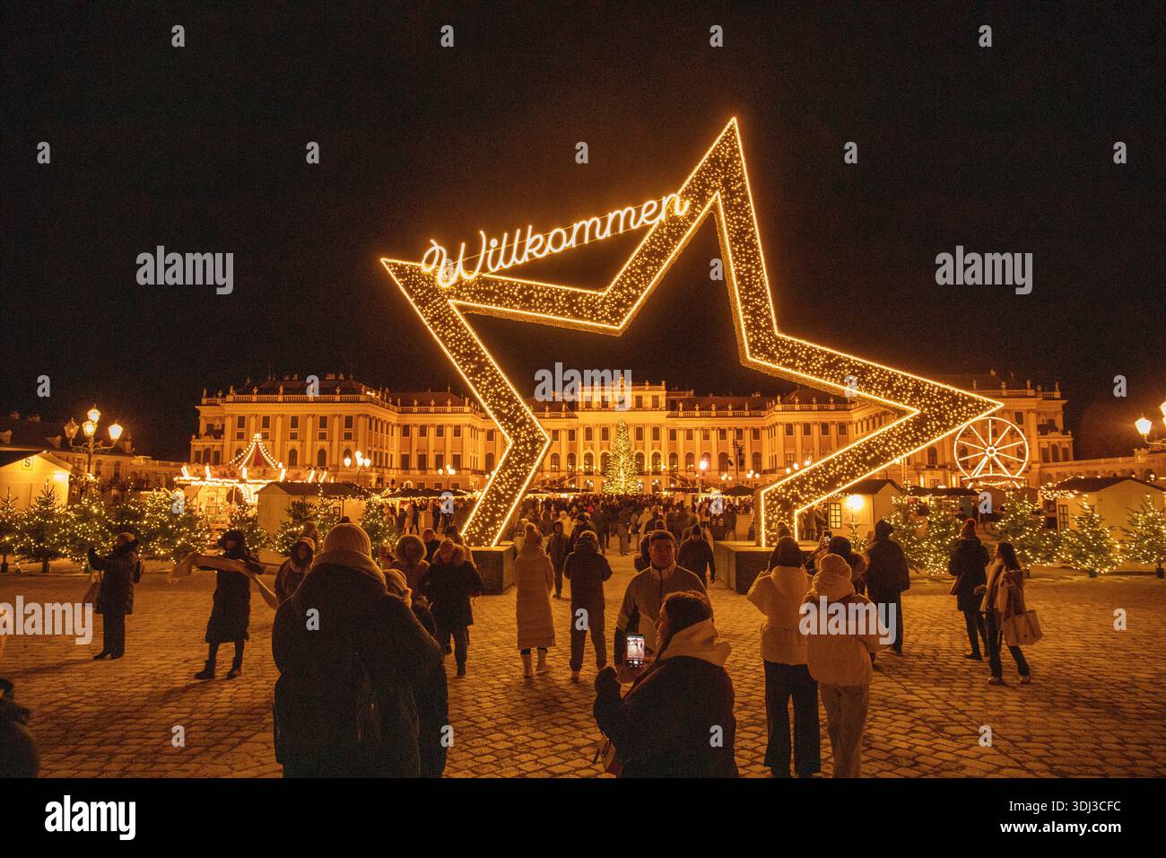 Weihnachtsmarkt im Schloss Schönbrunn in Wien, Österreich. Stockfoto