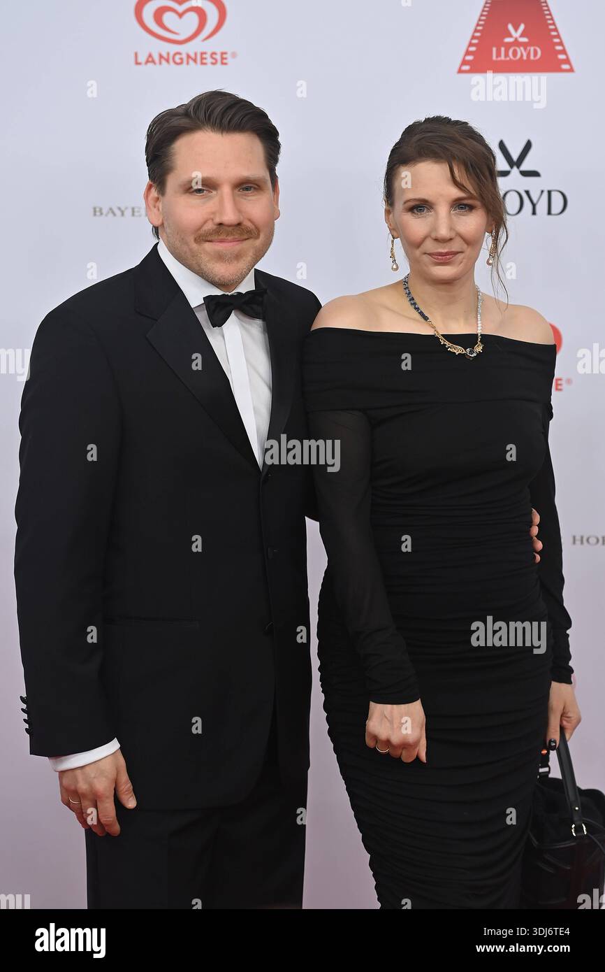 Hanno Koffler Schauspieler, mit Ehefrau Mia Maariel Meyer Schauspielerin. 50.Deutscher Filmball, Roter Teppich, Roter Teppich, am 24.01.2026 im H o t e l B a y e r i s c h e r H o f, M u e n c h e n n n n n . *** Hanno Koffler Schauspieler , mit Frau Mia Maariel Meyer Schauspielerin 50 Deutscher Filmball, Roter Teppich, am 24 01 2026 im H o t e l B a e r i s c h e r i s c h h o f, m u e n c h e n Stockfoto