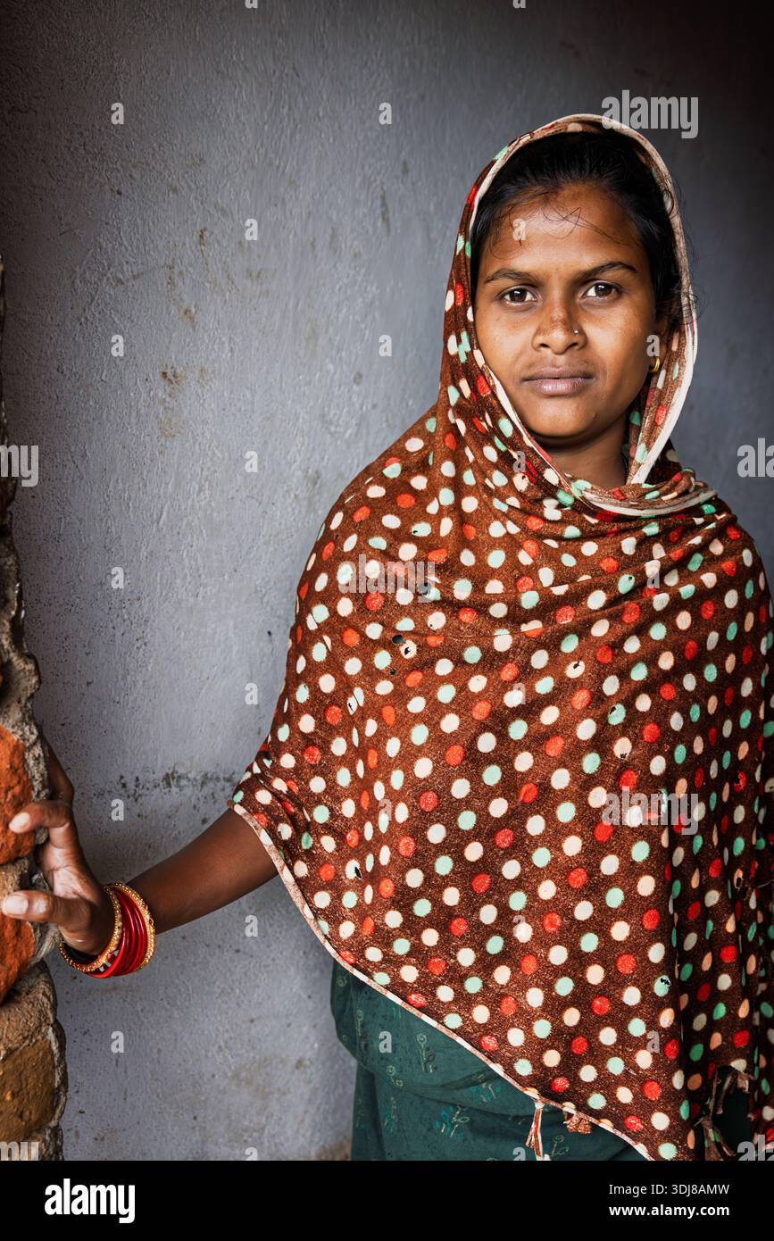 Porträt einer jungen Frau aus dem ländlichen Odisha, Indien Stockfoto