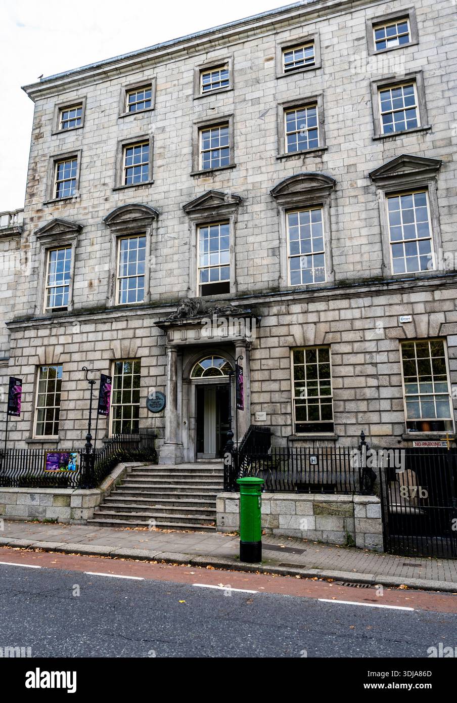 Die Fassade des MoLI Museum of Literature Ireland befindet sich im Newman House in St Stephen's Green, Dublin City Centre, Irland Stockfoto
