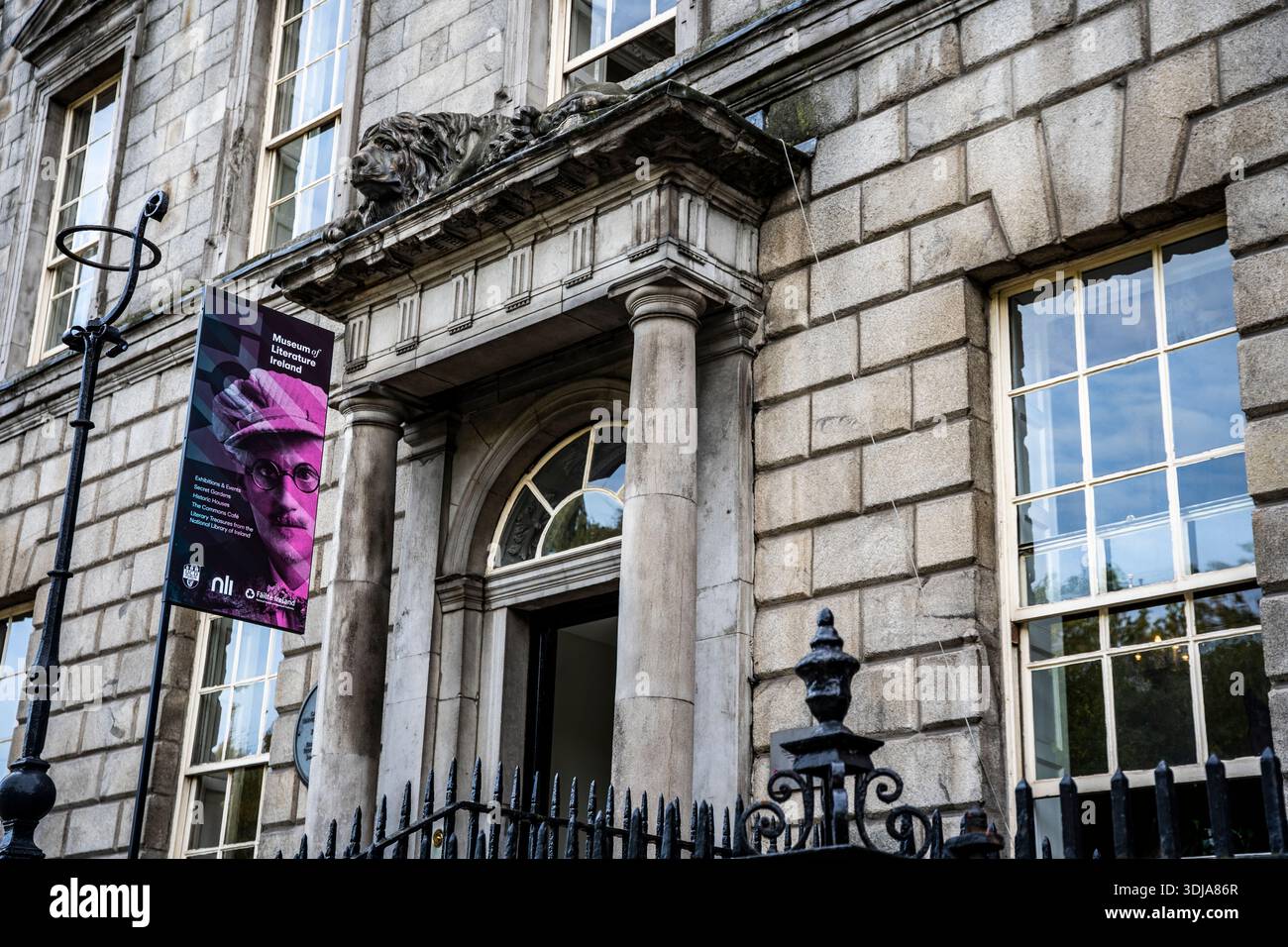 Die Fassade des MoLI Museum of Literature Ireland befindet sich im Newman House in St Stephen's Green, Dublin City Centre, Irland Stockfoto