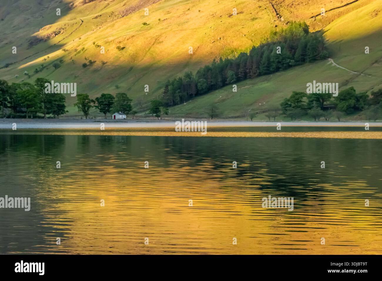 Die magische Landschaft und Atmosphäre des Lake District in Cumbria ist zum UNESCO-Weltkulturerbe geworden. Eine wohlverdiente Auszeichnung. Lake Buttermere Stockfoto