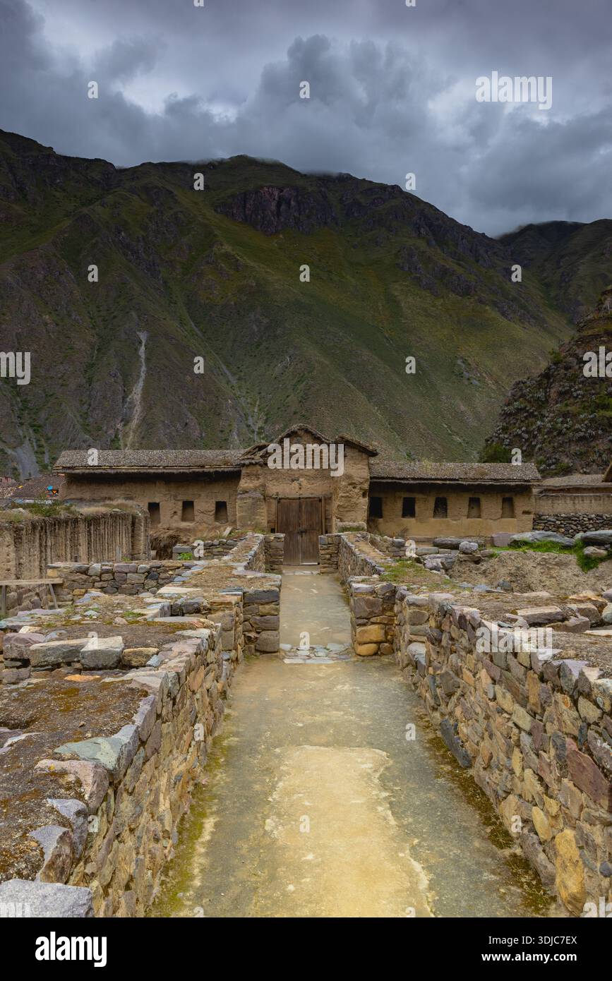 Ollantaytambo ist eine Stadt und eine archäologische Stätte der Inka im Süden Stockfoto