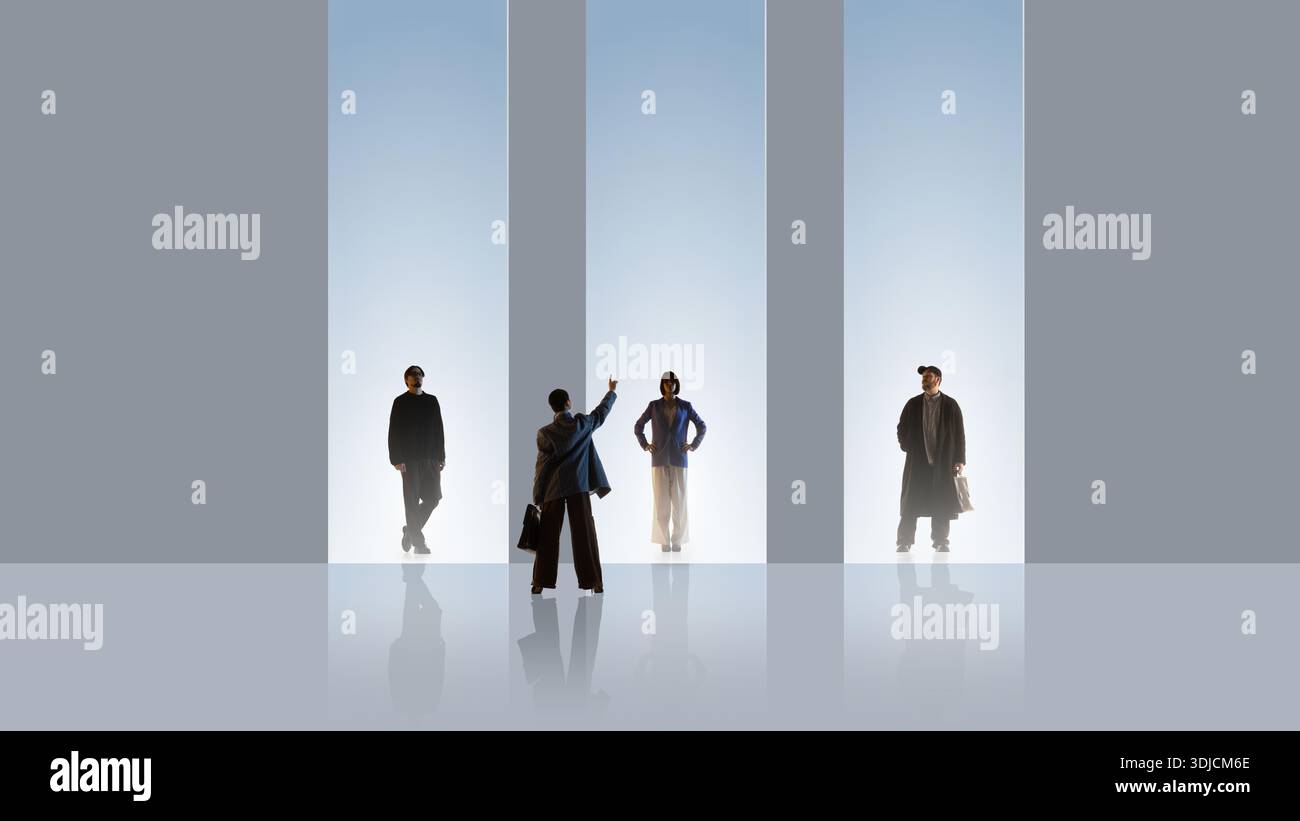 Strukturierte Zusammensetzung von Fachleuten, die in vertikalen Lichtrahmen stehen Stockfoto