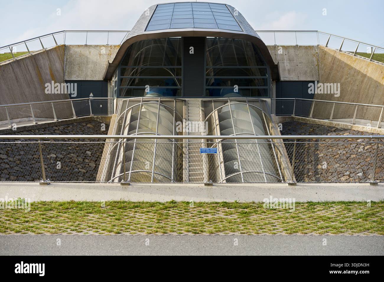 Die Pumpstation de Heining in der Nähe des Dorfes Hallum in der Provinz Friesland, Niederlande, 2026. Stockfoto